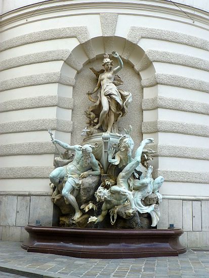A:Wien>Hofburg>Michaelertor>Brunnen