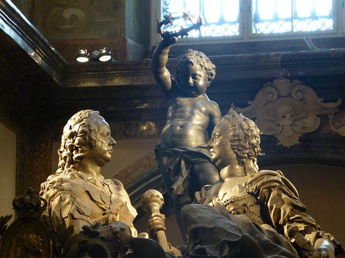 A:Wien>Kaisergruft>Maria Theresiengruft>Sarg>Detail1