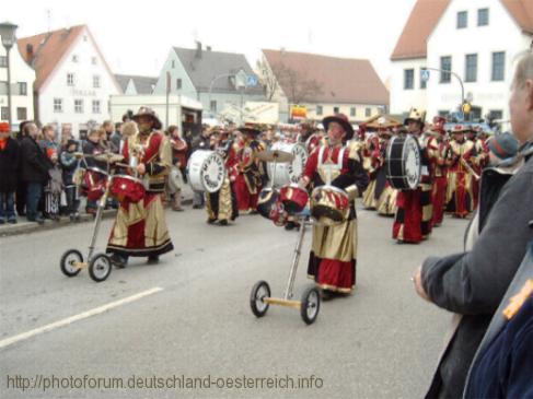 FASCHINGSUMZUG > Höchstädt