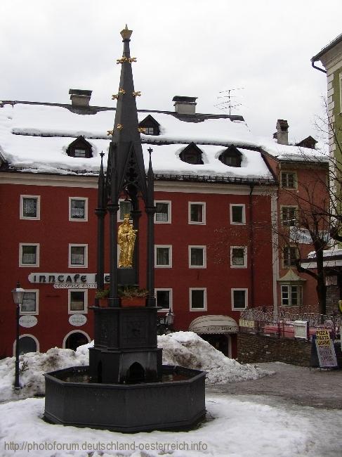KUFSTEIN > Unterer Stadtplatz > Marienbrunnen