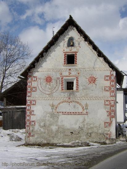 SANKT MICHAEL > bemalter Troadkasten