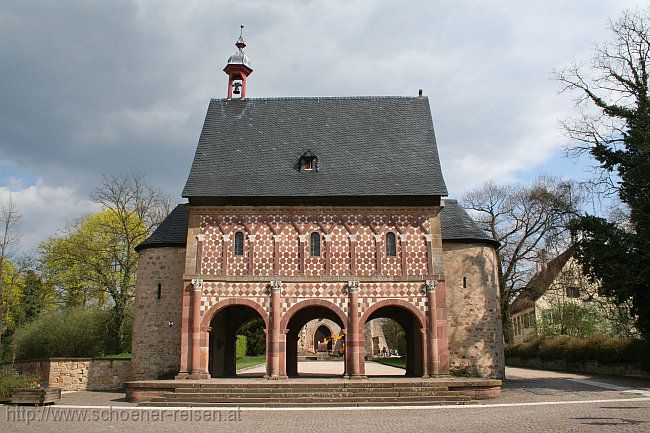 LORSCH > Karolingische Torhalle