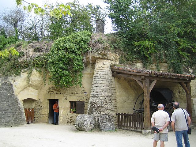 ROCHEMENIER > village troglodytiquevon