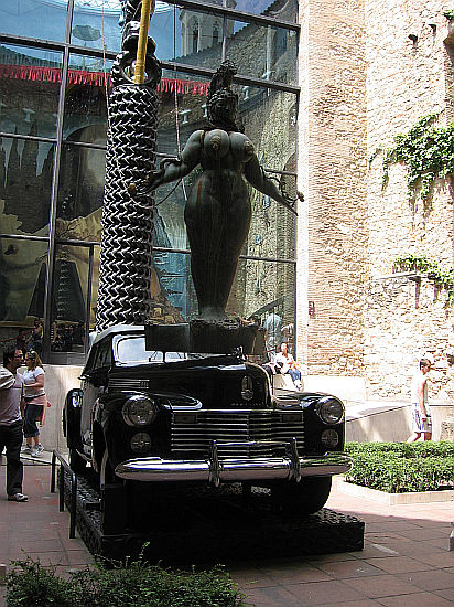 FIGUERES > Dali-Museum > Auto