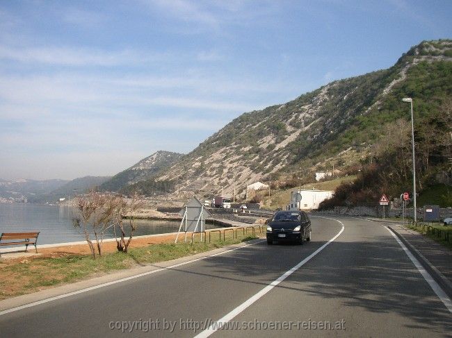Bakarac > Straße Richtung Autobahn