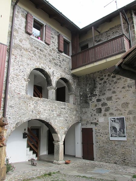 Sutrio (6)