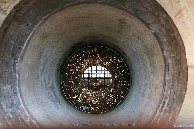 Toscana: SIENA > Brunnen im Palazzo Chigi Saracino