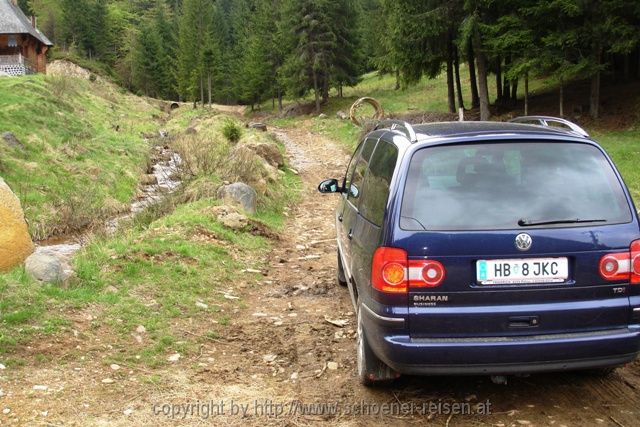 MARAMURES > Budeşti, Kloster Sfintii Împaîărati Constantin si Elena > Straße