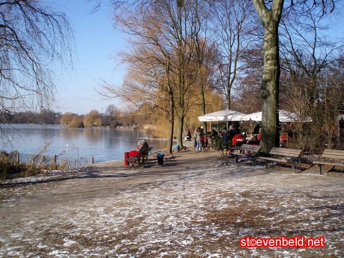 Erstes Eis auf der Hamburger Alster - Februar 2012 3