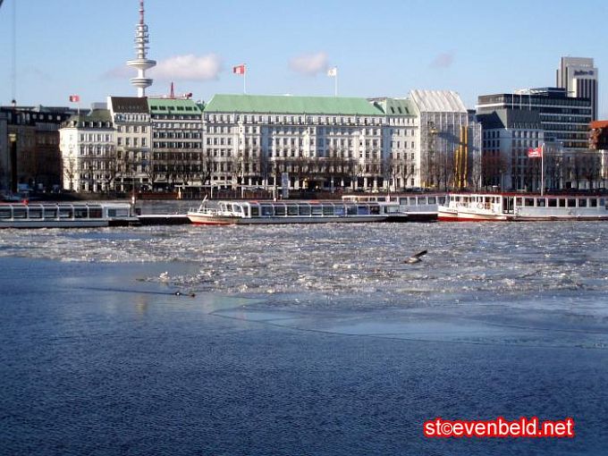 Erstes Eis auf der Hamburger Alster - Februar 2012 4