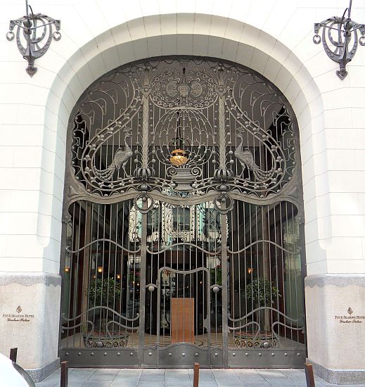 H:Budapest>Denkmalrundgang3>Gresham>Tor