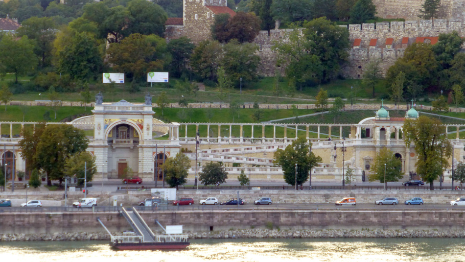 H:Budapest>Vigadó>Dachterrasse>Burgberg>Bazár