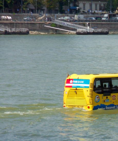 H:budapest>Schiffbus1