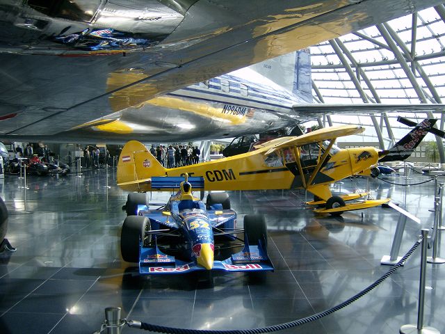 > Flughafen > Red Bull Hangar 7