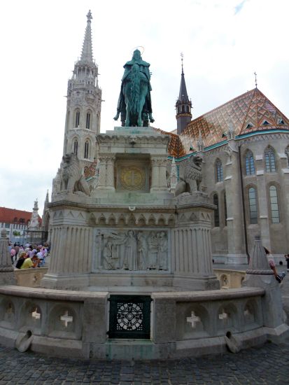 H:Budapest>Burgberg>Matthiaskirche>Stefandenkmal001