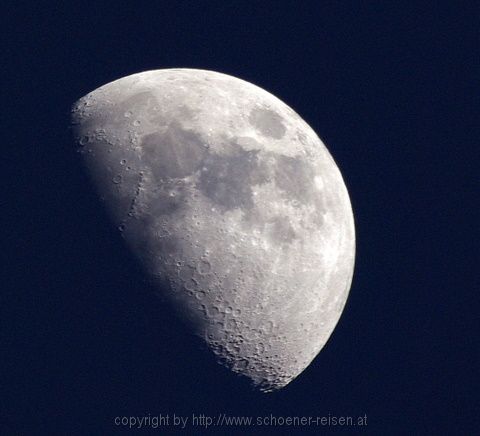 Mond über Regensburg