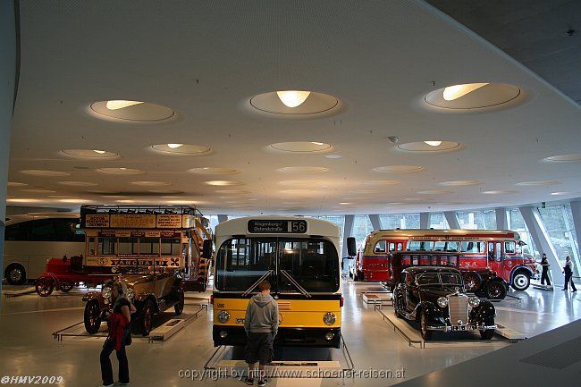 STUTTGART > Mercedes Benz Museum > M2 C1 > Galerie der Reisen