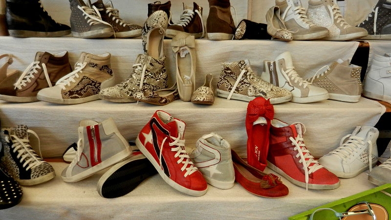 32 Luino Markt und Stadt 055 800
