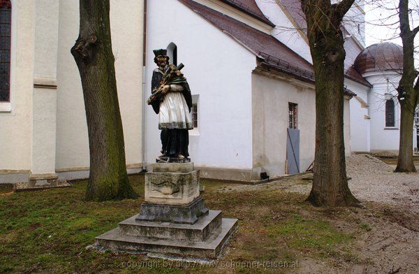 SK: PEZINOK > Hl. Nepomuk