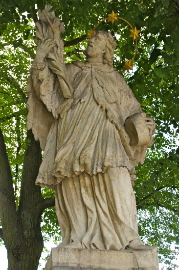 CZ: Trebon  (Okres Jindrichuv Hradec) >Nepomuk neben Most Dukelska 2