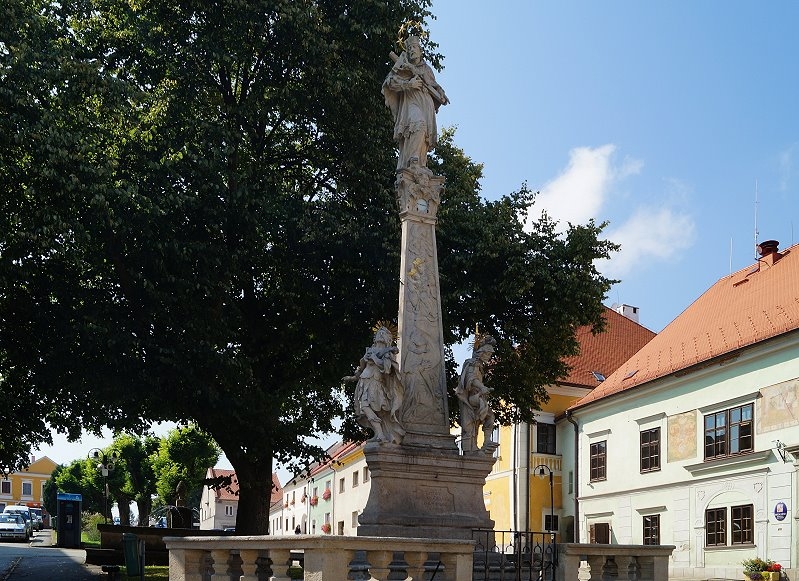 CZ: BENESOV NAD CERNOU > Hl. Nepomuk