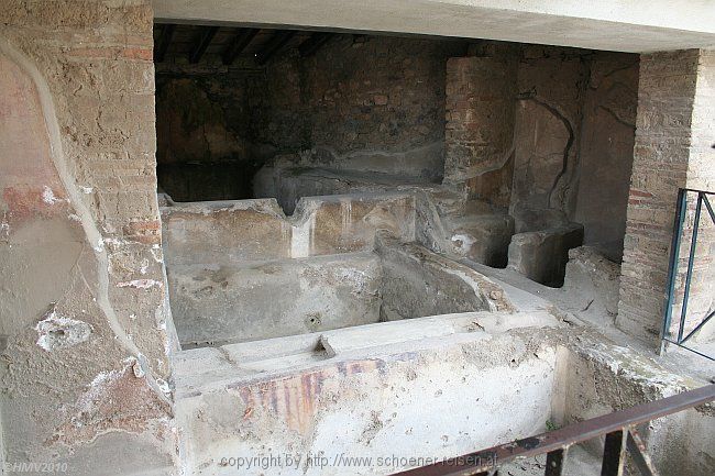 POMPEJI > Stephanus-Fullonica > Haus eines Wollwäschers