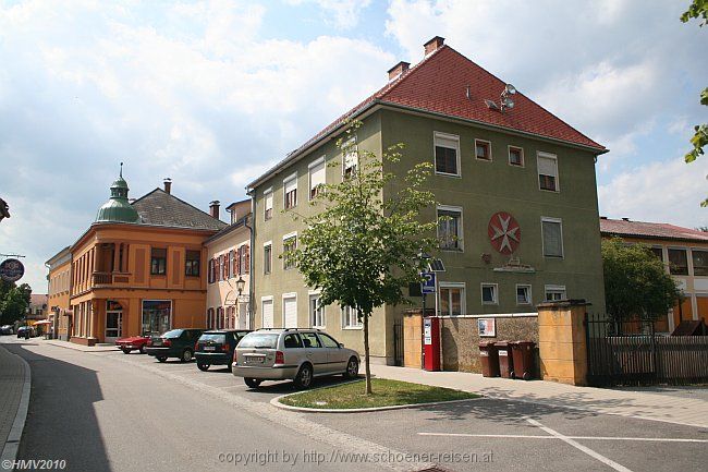 FÜRSTENFELD > Haus gegenüber der Stadtpfarrkirche