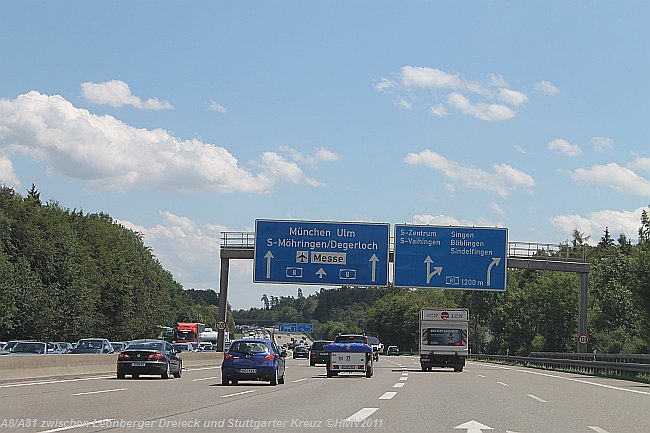 A8 mit Abzweig A81 zwischen Leonberger Dreieck und Stuttgarter Kreuz
