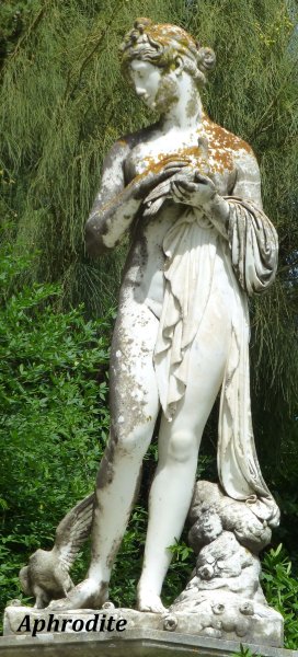 GR:Korfu>Achilleion>Treppe der olympischen Götter>Aphrodite