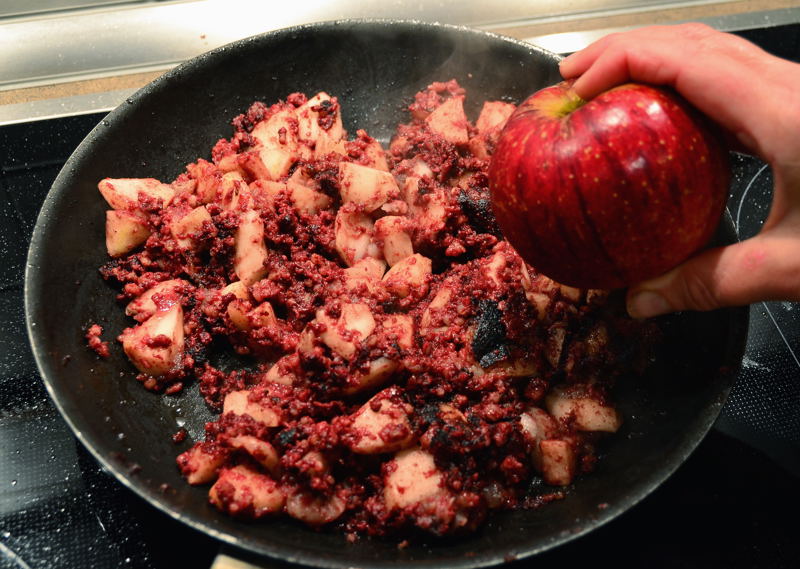 Grützwurst mit Apfel