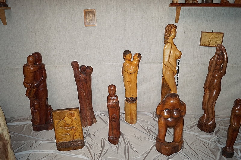 Velem > Milleniumspark > Schnitzereien