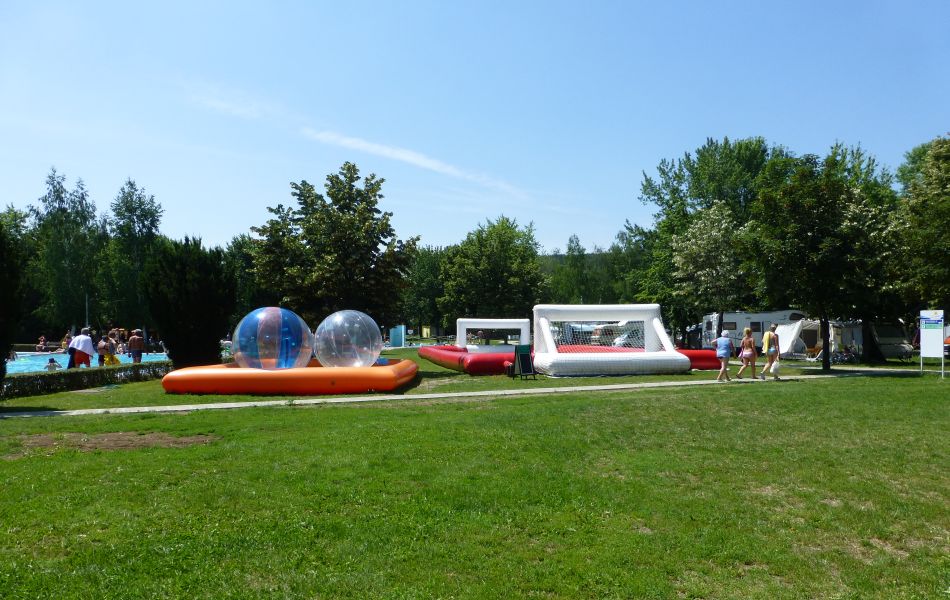 H:Bogács>Thermalbad>Wasserfußball