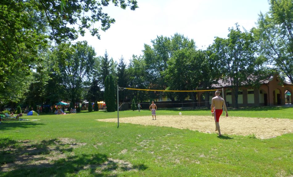 H:Bogács>Thermalbad>Volleyballplatz
