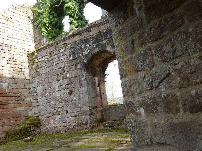 D:Bayern>Wildenburg>Burghof-NO>Palas>Fenster1