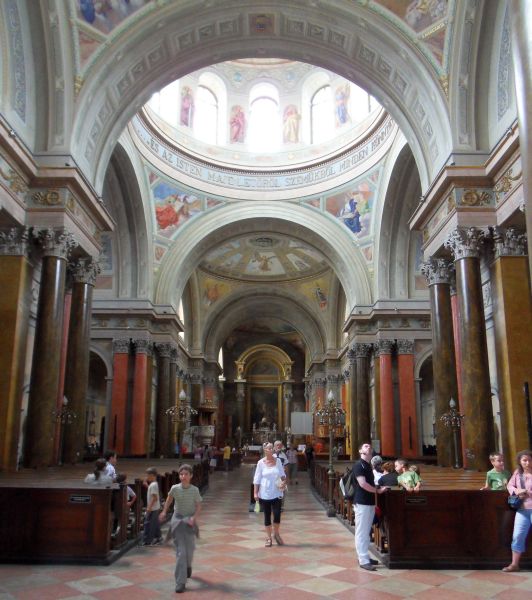 H:Eger>Basilika>innen2