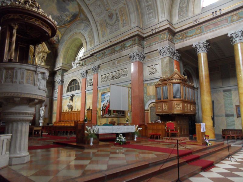 H:Eger>Basilika>innen>kleine Orgel