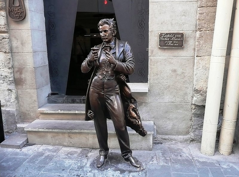 Lemberg > Denkmal Leopold von Sacher