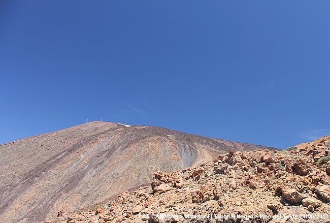 LAS CANADAS > Mirador El Tabonal Negro > Blick zum Pico del Teide mit Seilbahn