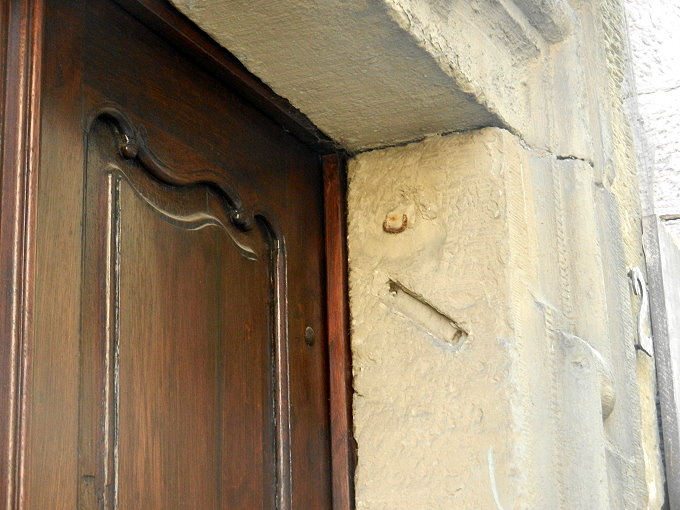 EPPINGEN > Mesusa, Mikwe und Hochzeitsstein