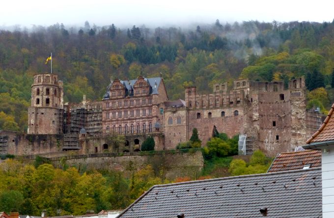 D:BW>Heidelberg>Schloss von der Altstadt aus