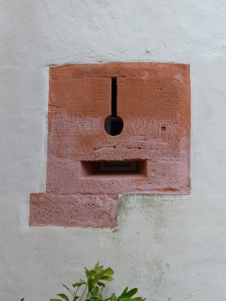 D:Hessen>Burg Breuberg>Kernburg>Altbau>Treppenturm>Schießscharte