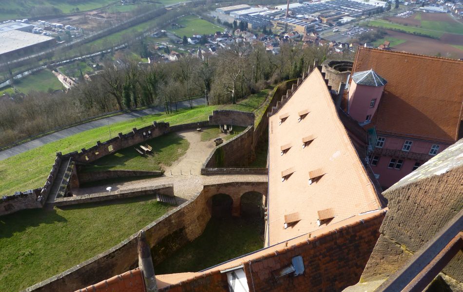 D:Hessen>Burg Breuberg>Kernburg>Bergfried>Blick nach Südwesten
