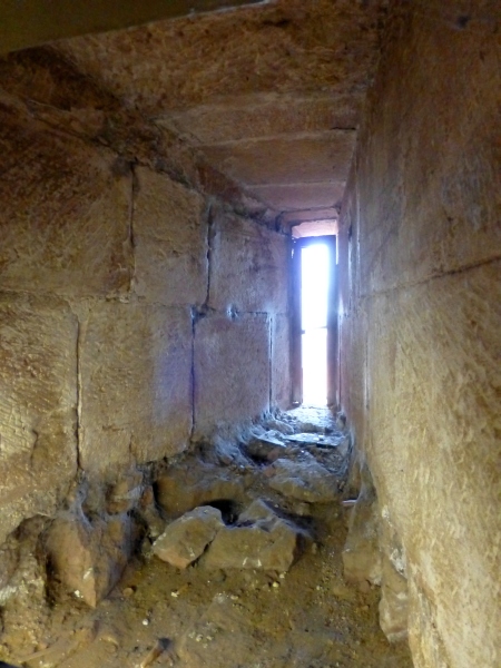 D:Hessen>Burg Breuberg>Kernburg>Bergfried>Schießscharte