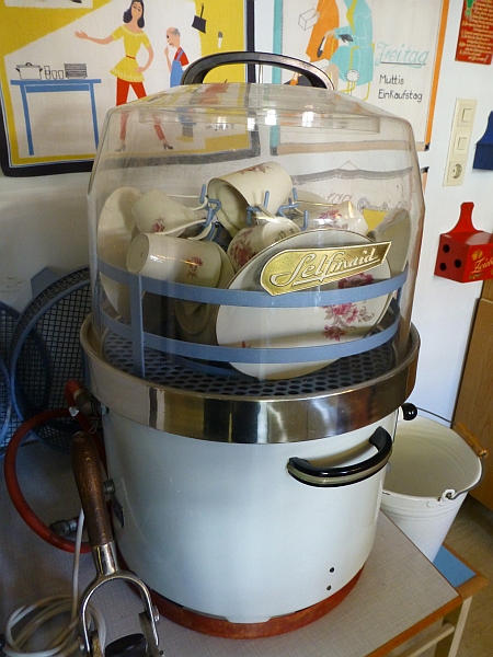 D:Hessen>Büdingen>50er-Jahre-Museum>Spülmaschine3