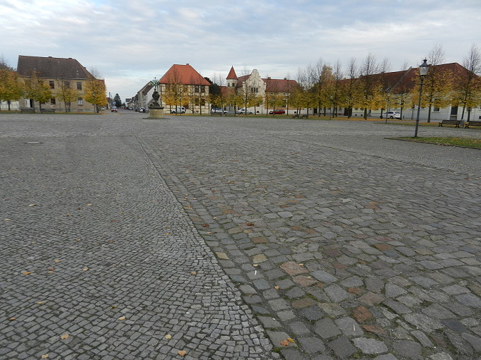 ORANIENBAUM > Marktplatz