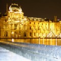 Louvre bei Nacht
